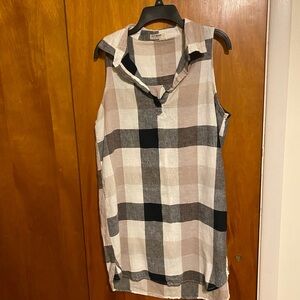 4 Ours Dreamers Large Black and Cream Plaid Sleeveless Collared V-Neck Top, Sz L